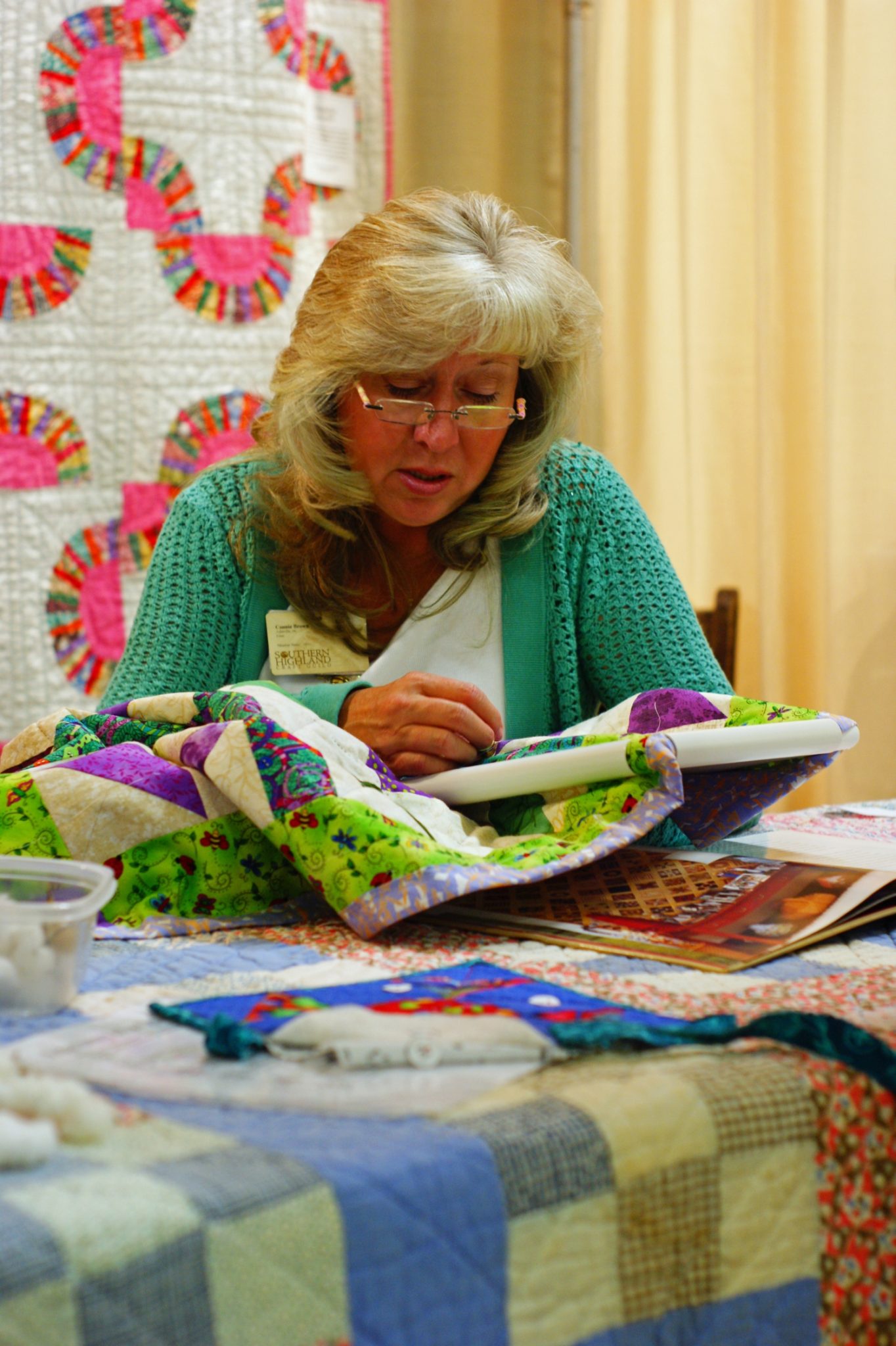 handmade quilter demonstration,