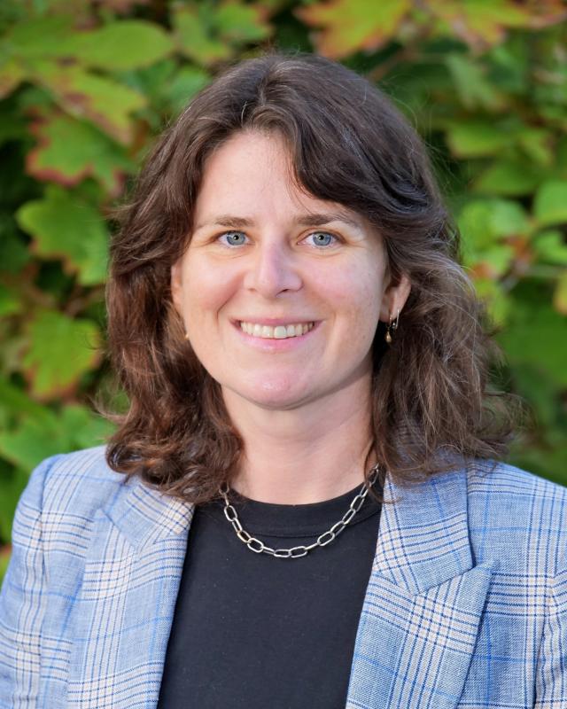 ElisabethArzt_Headshot (1) - elisabeth a